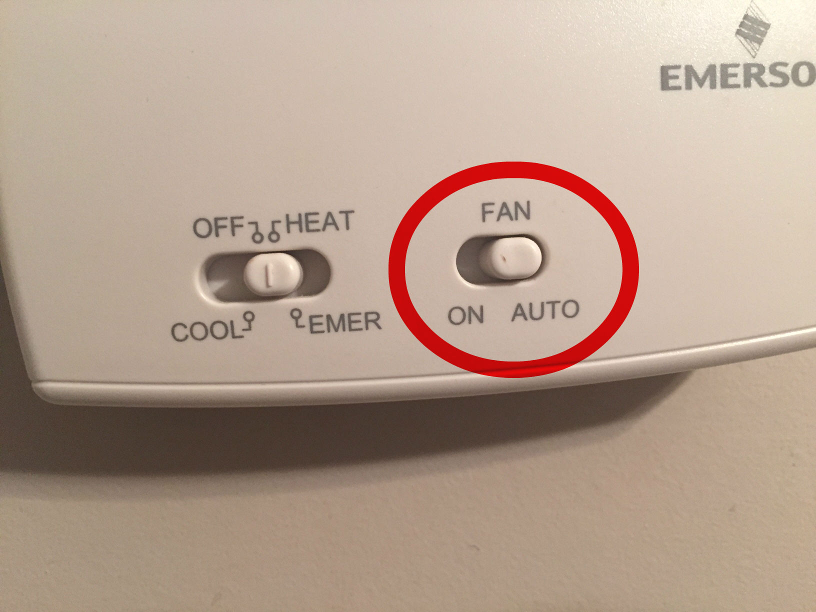 thermostat pointing to fan being set to auto mode